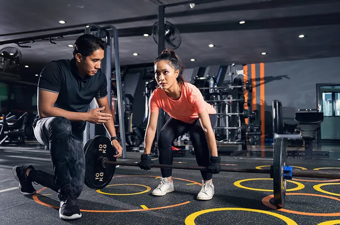 workout di rumah vs gym
